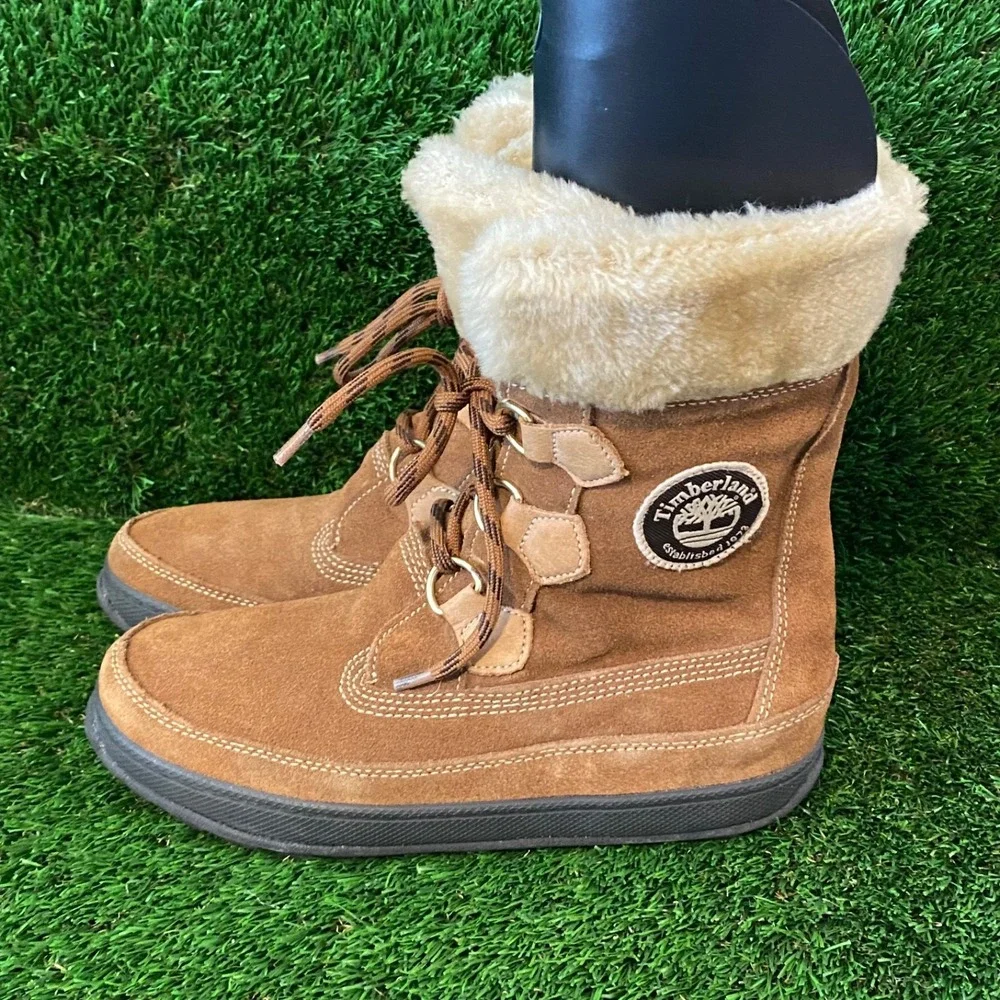 Timberland Mukluk Style, Suede Faux‎ Fur Trim Boots Size Women's Size 9.5M